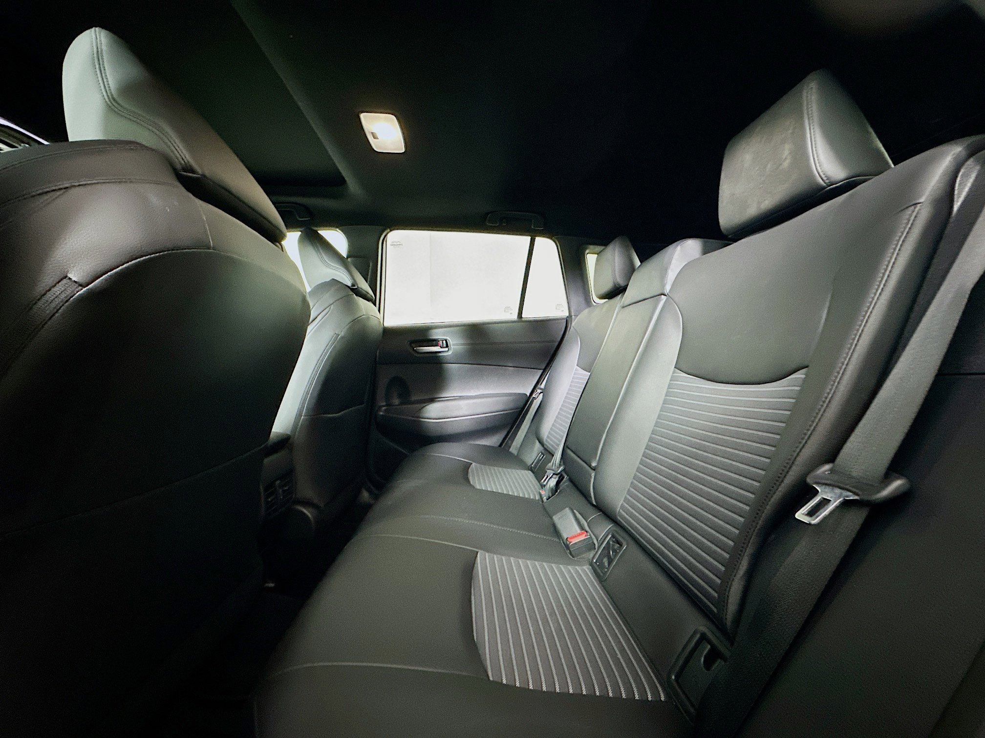 Used 2024 Toyota Corolla Cross XSE w/ Convenience Package image 28