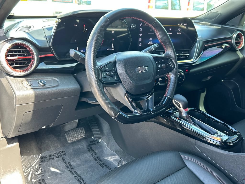 Used 2025 Chevrolet Trax RS w/ Driver Confidence Package FWD image 7