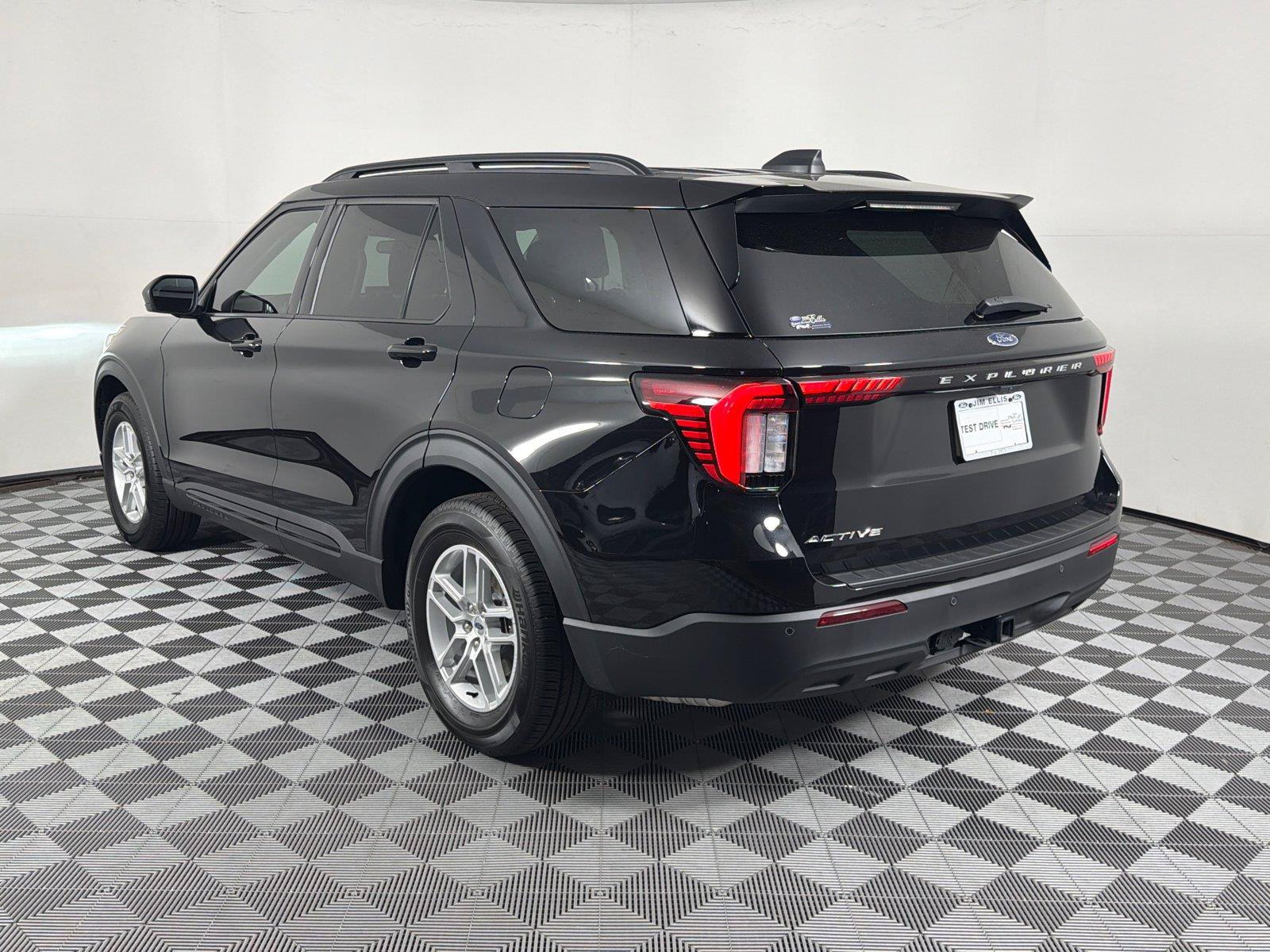 Used 2026 Ford Explorer Active RWD image 5
