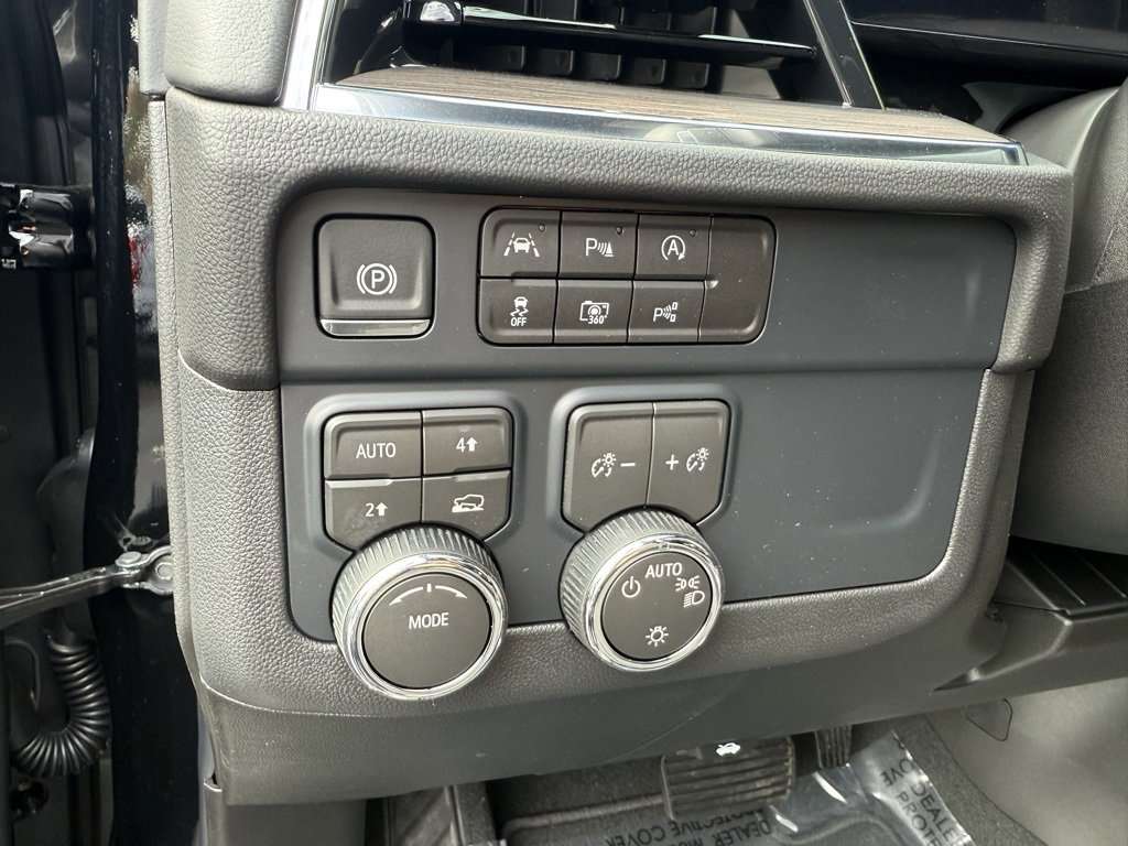 New 2026 Chevrolet Suburban LS image 12