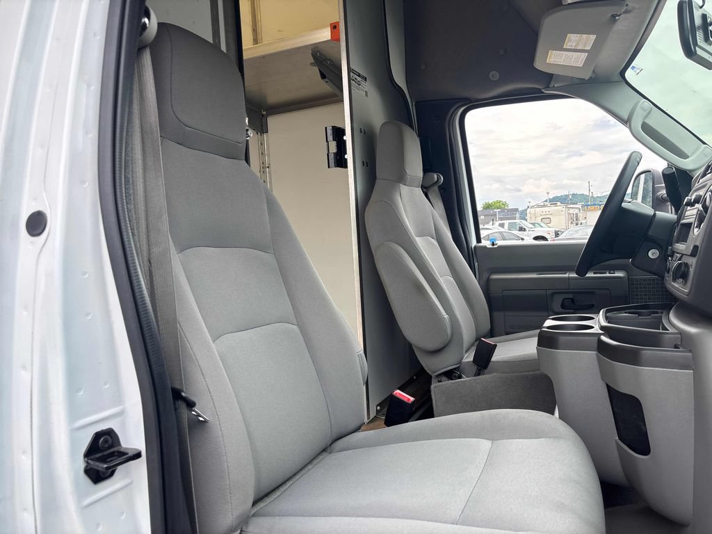 Used 2022 Ford E-450 and Econoline 450 Super Duty RWD image 30