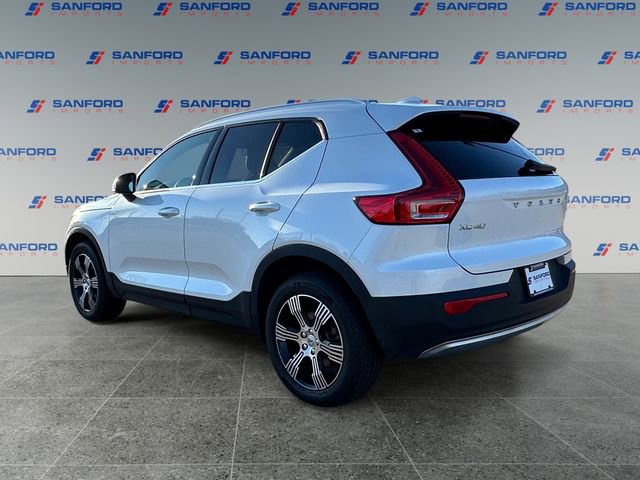 Used 2022 Volvo XC40 T5 Inscription w/ Climate Package image 3