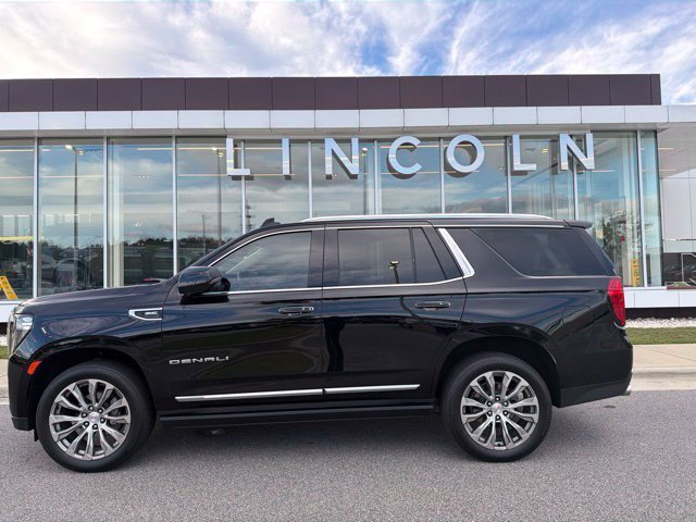Used 2021 GMC Yukon Denali w/ Denali Premium Package AWD/4WD image 2
