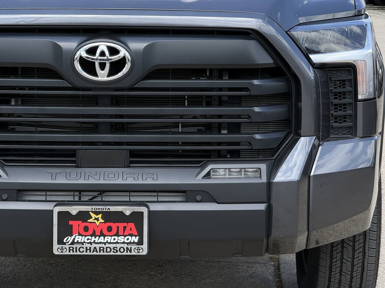 Used 2025 Toyota Tundra SR5 w/ SR5 Premium Package AWD/4WD image 9