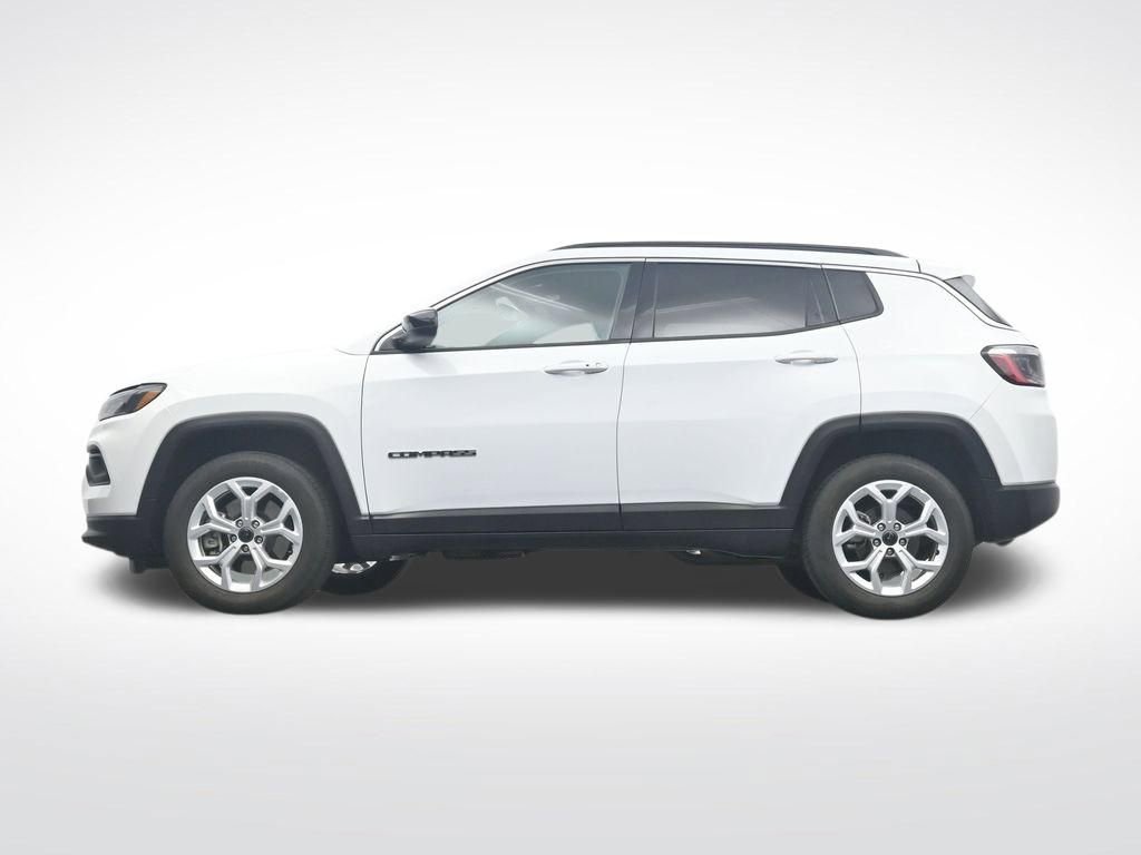 Used 2025 Jeep Compass Latitude image 37