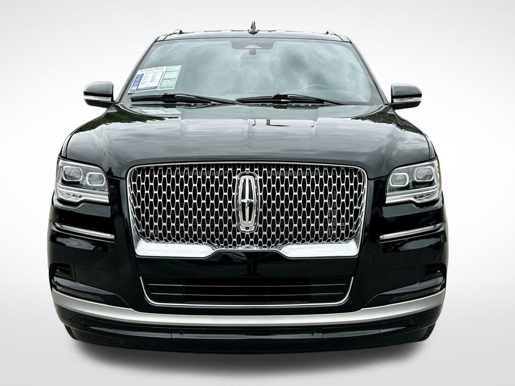 Used 2024 Lincoln Navigator L Premiere image 2