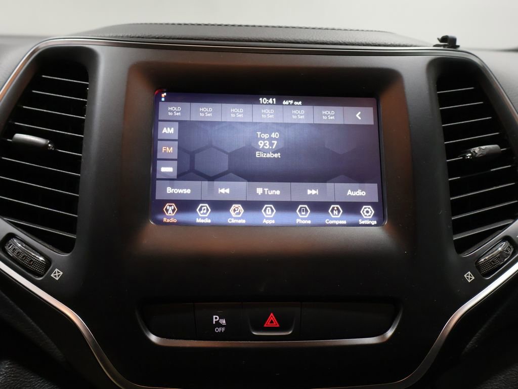 Used 2019 Jeep Cherokee Latitude Plus AWD/4WD image 24