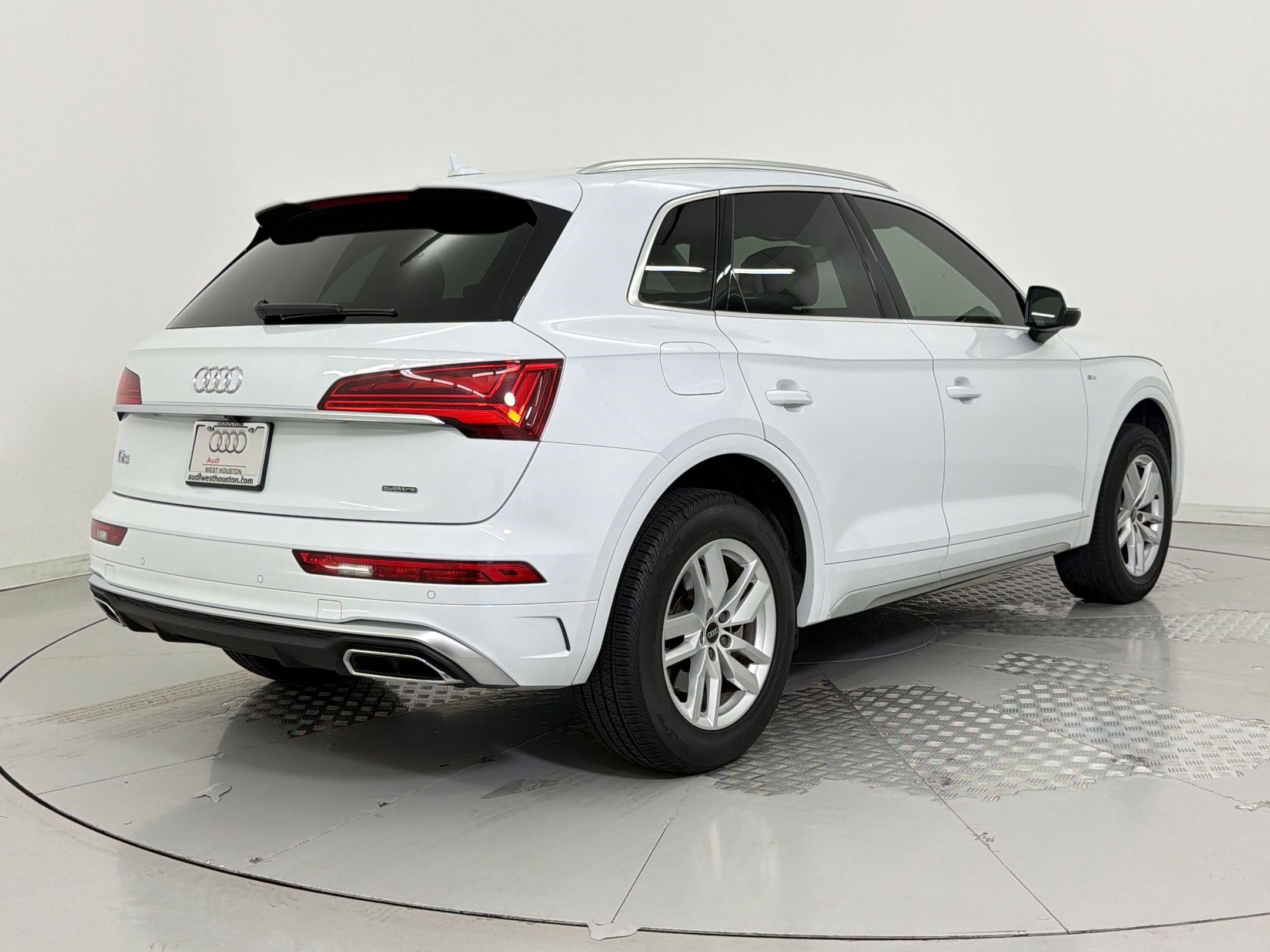 Used 2023 Audi Q5 2.0T Premium w/ Convenience Package AWD/4WD image 9