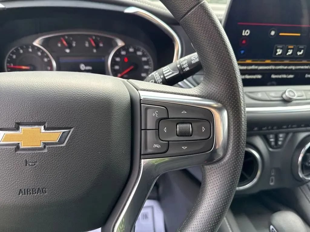 Used 2024 Chevrolet Blazer LT w/ Convenience Package FWD image 18