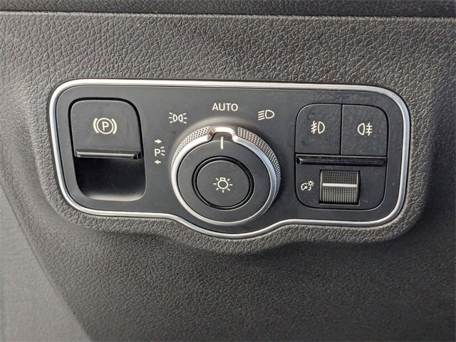 Used 2020 Mercedes-Benz GLB 250 4MATIC image 15