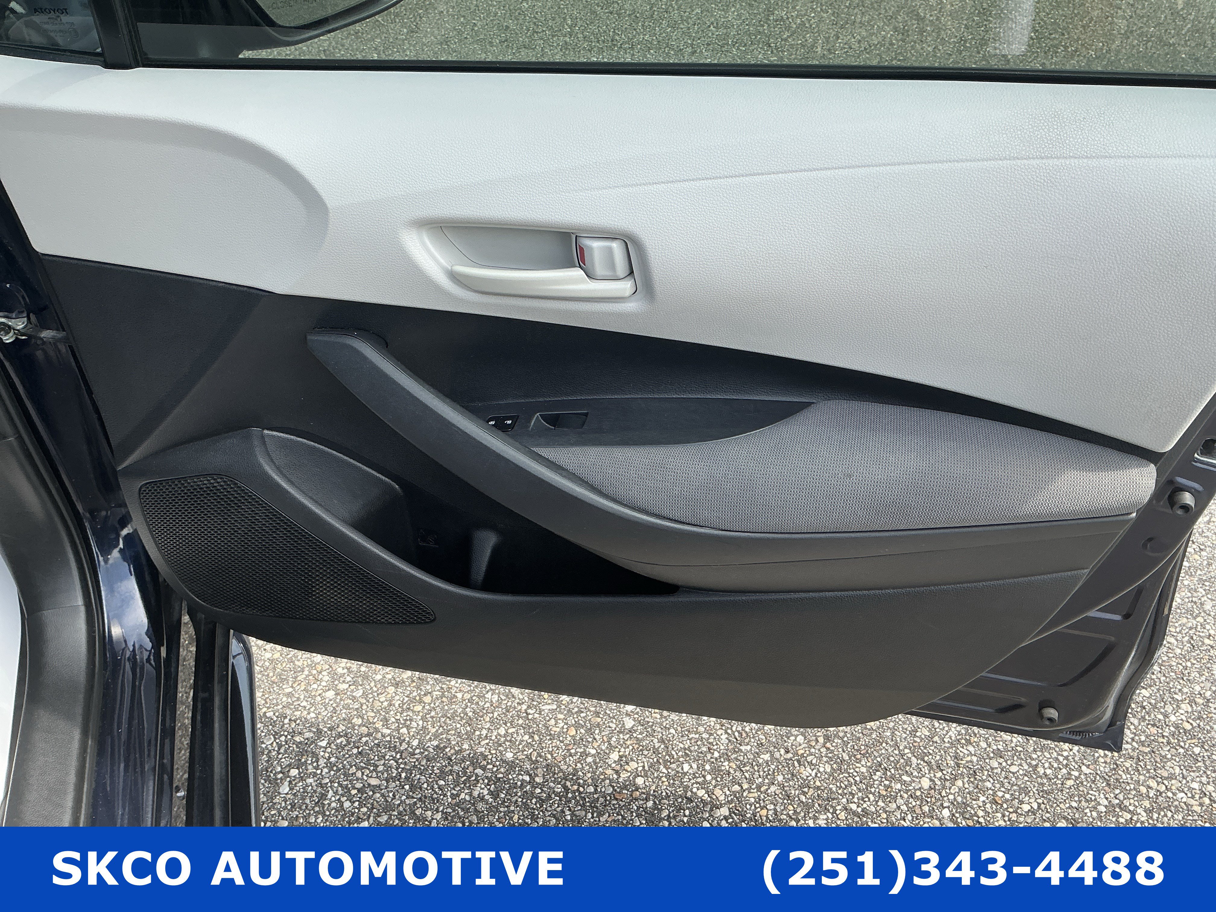 Used 2024 Toyota Corolla LE FWD image 12