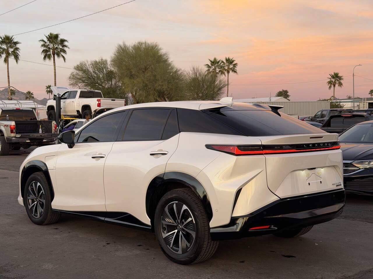 Used 2023 Lexus RZ 450e Premium w/ Technology Package image 4