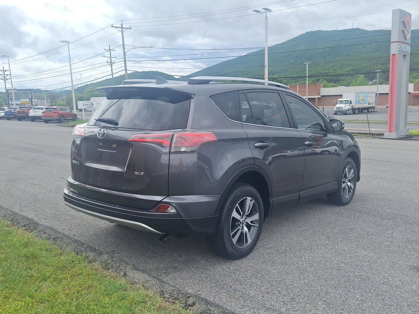 Used 2016 Toyota RAV4 XLE FWD image 3
