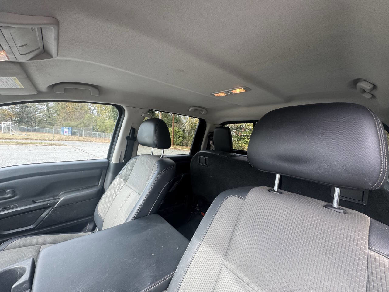 Used 2017 Nissan Titan S image 27