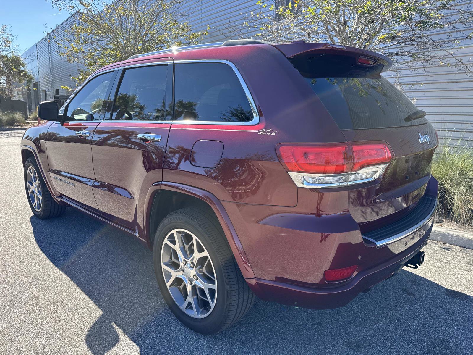 Used 2021 Jeep Grand Cherokee Overland w/ Trailer Tow Group IV image 3