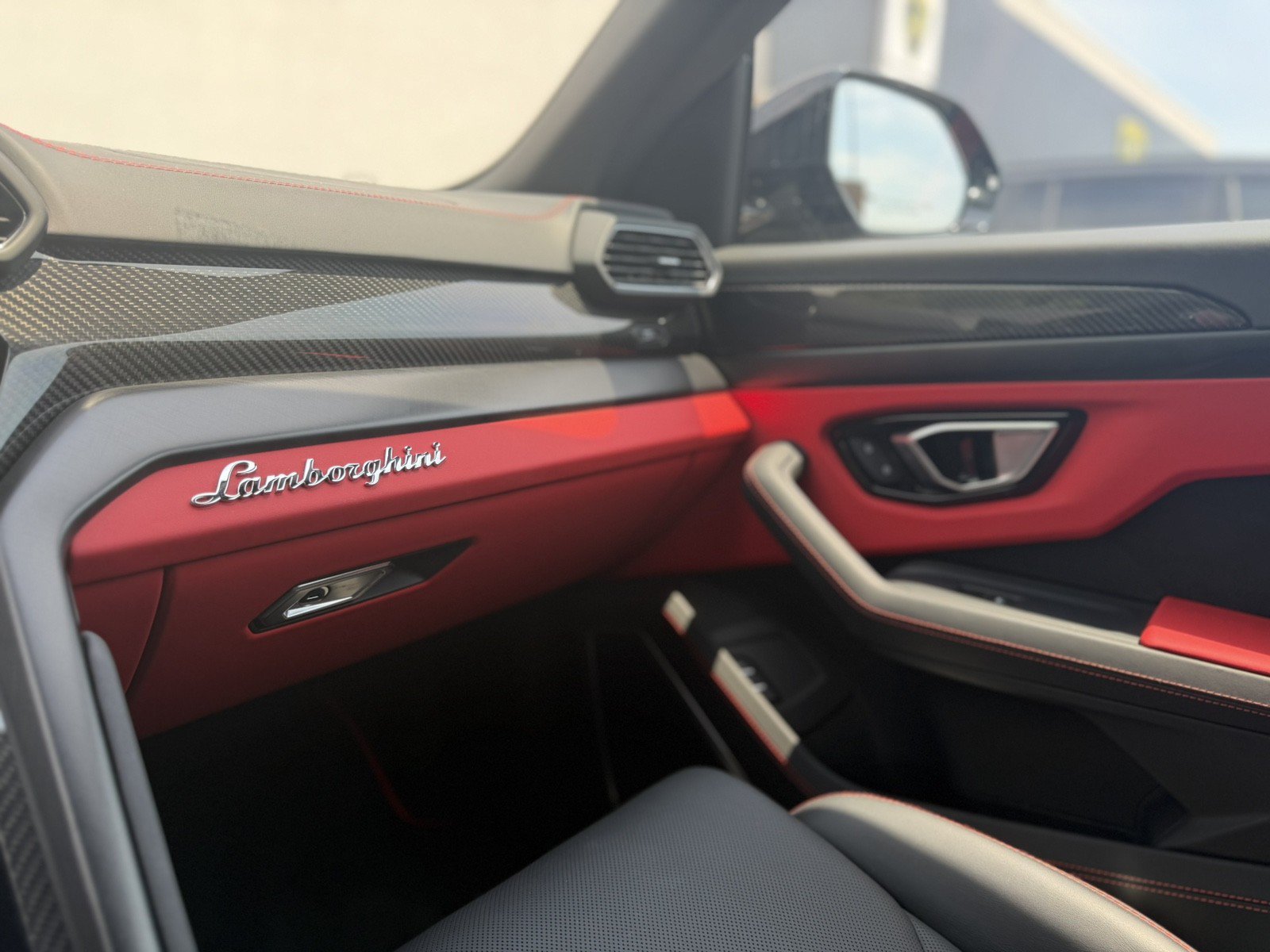 Used 2021 Lamborghini Urus AWD/4WD image 23