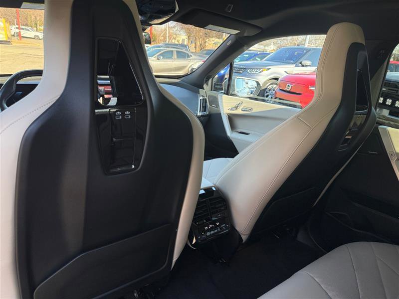 Used 2023 BMW iX xDrive50 w/ Premium Package image 38