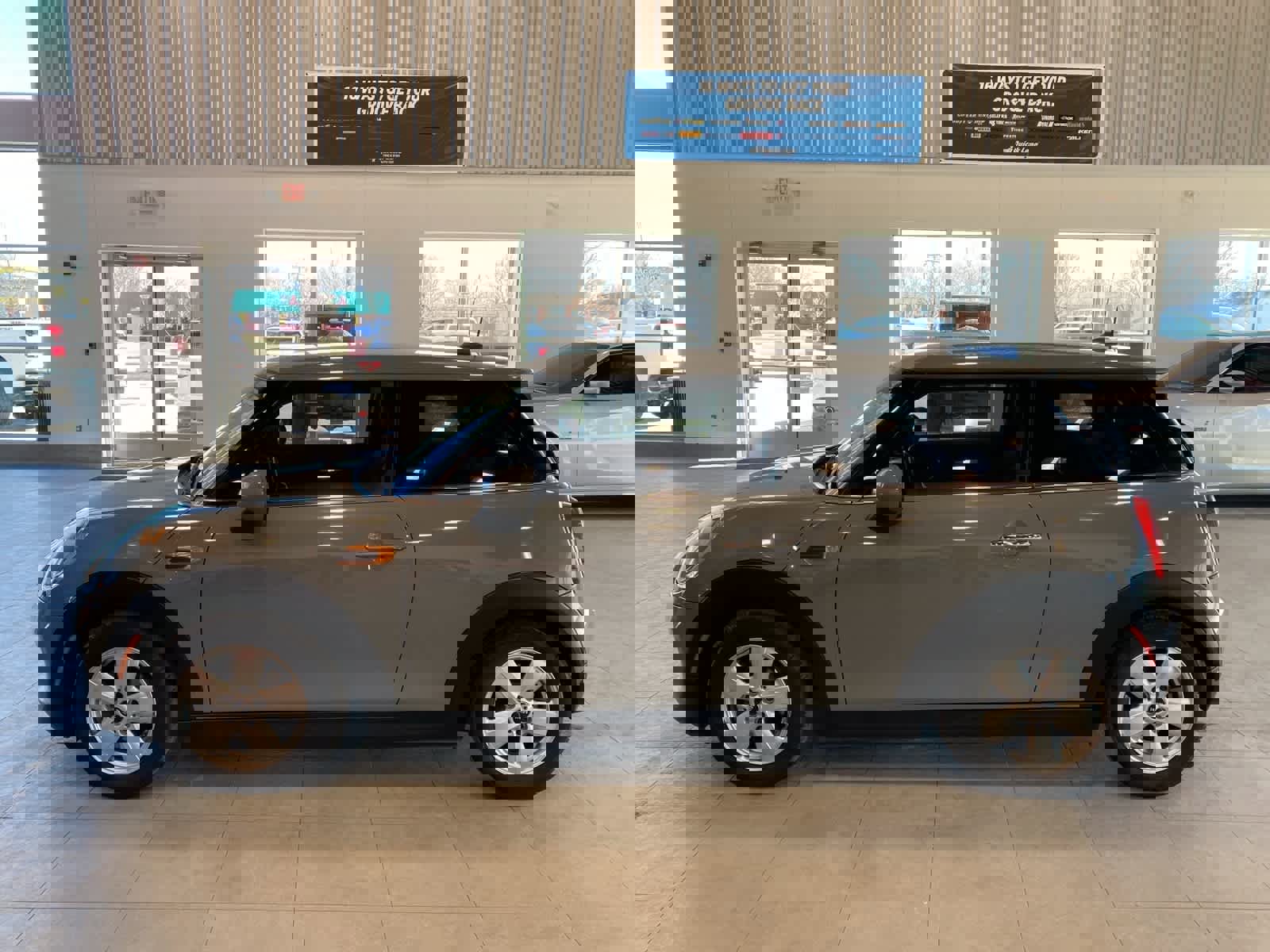 Used 2019 MINI Cooper 2-Door Hardtop image 2