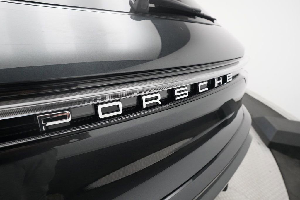 Certified 2026 Porsche Macan image 14