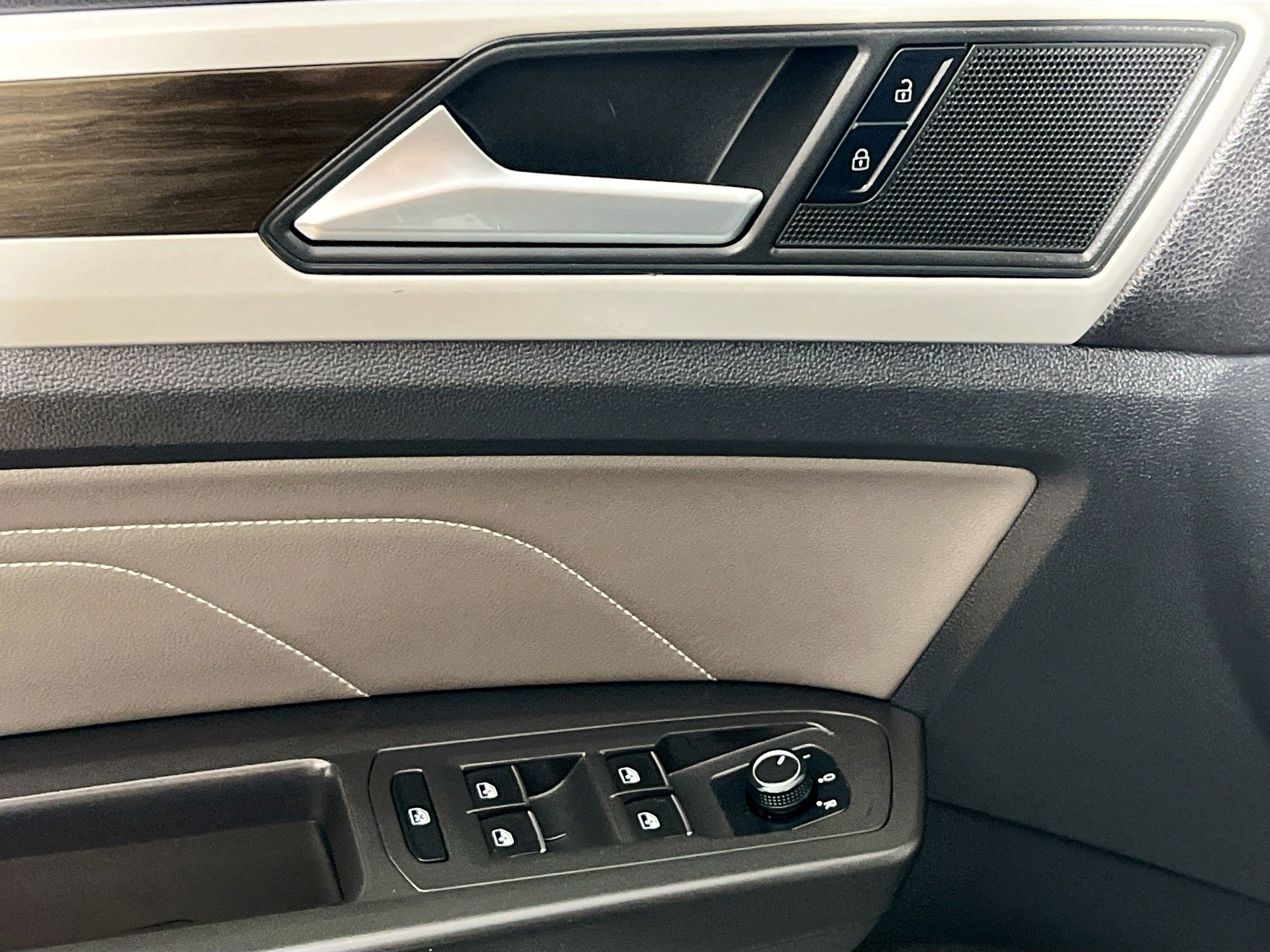 Used 2022 Volkswagen Atlas SE image 16