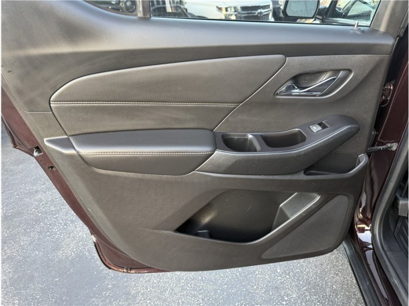 Used 2020 Chevrolet Traverse LT FWD image 20