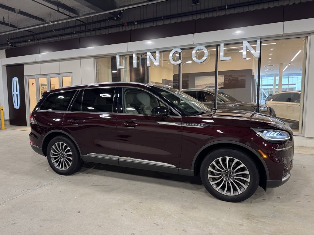 Used 2022 Lincoln Aviator AWD w/ Premium Package image 3