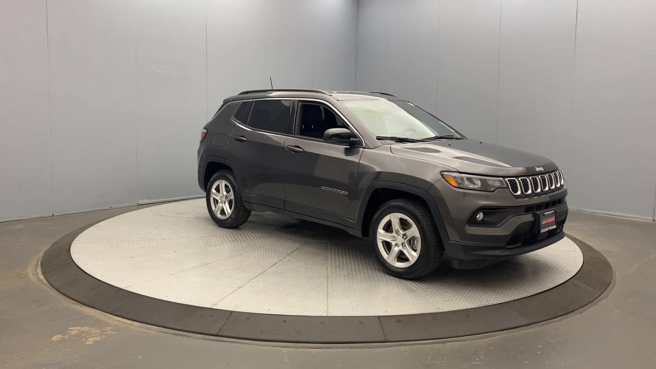 Used 2023 Jeep Compass Latitude w/ Convenience Group AWD/4WD image 7