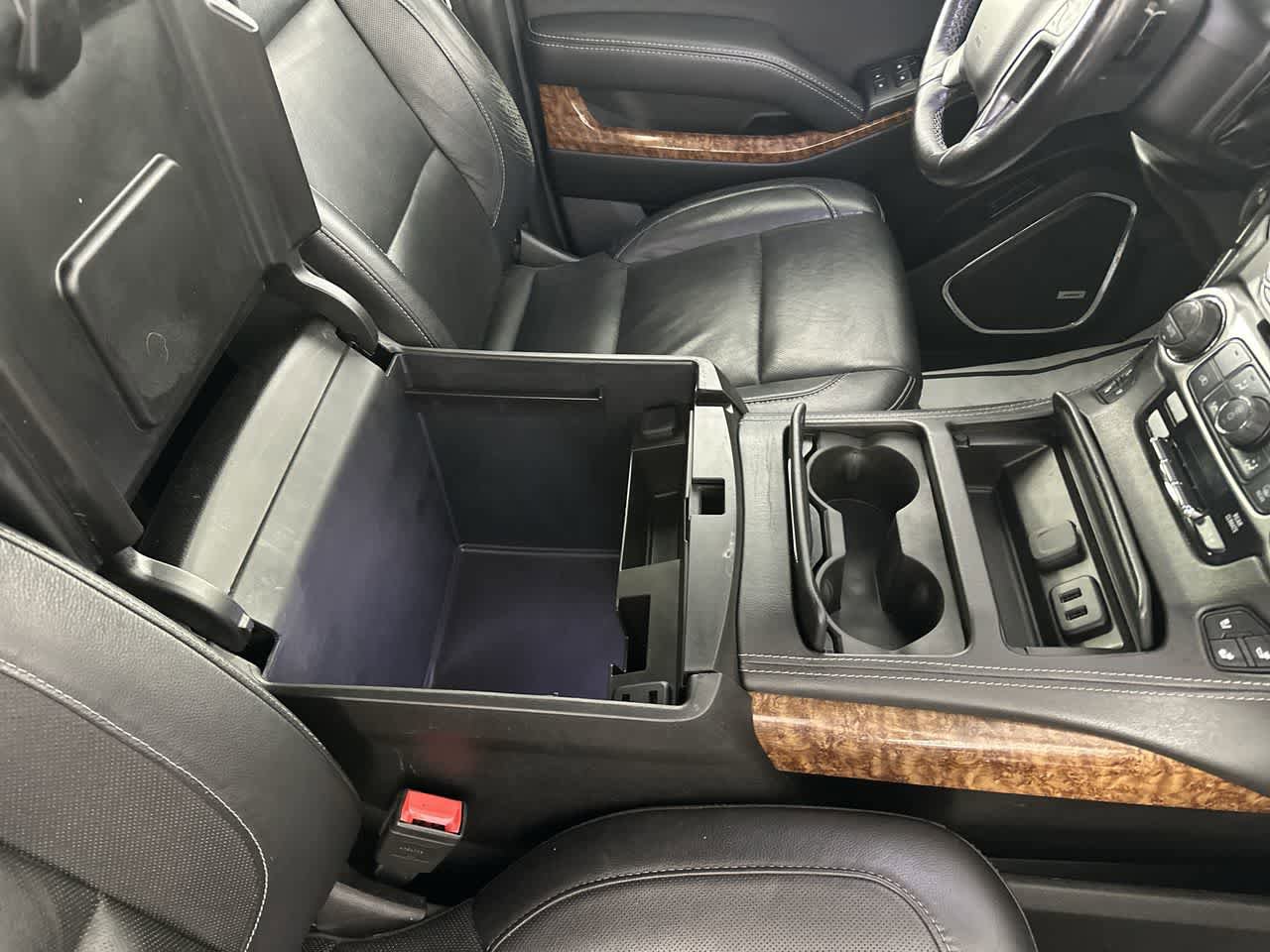 Used 2018 Chevrolet Suburban Premier RWD image 28