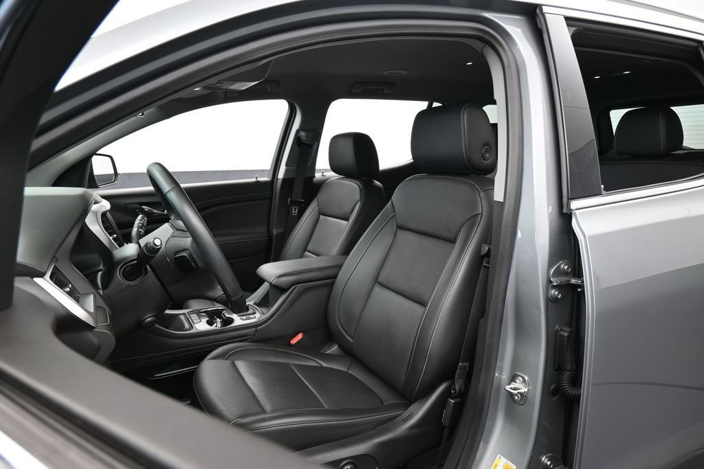 Used 2023 GMC Acadia SLT w/ Technology Package FWD image 10