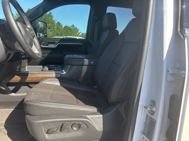 Used 2025 Chevrolet Silverado 3500 High Country w/ Technology Package image 22