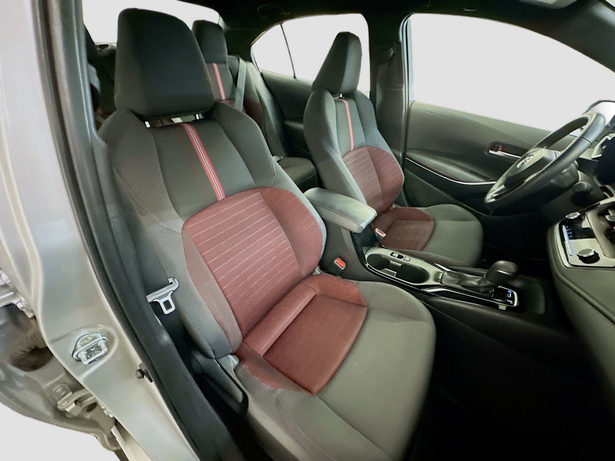 Used 2024 Toyota Corolla SE image 32