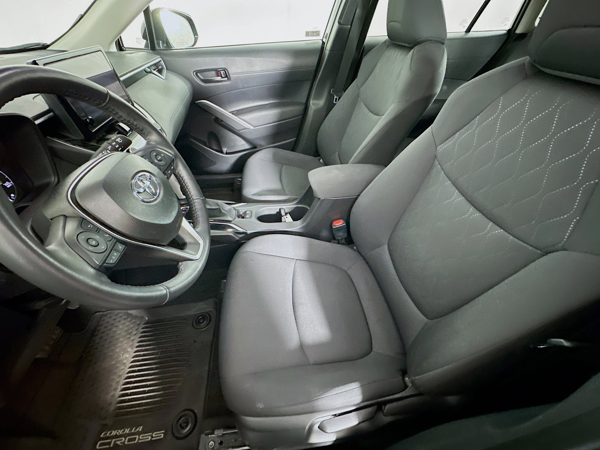 Used 2024 Toyota Corolla Cross LE image 13
