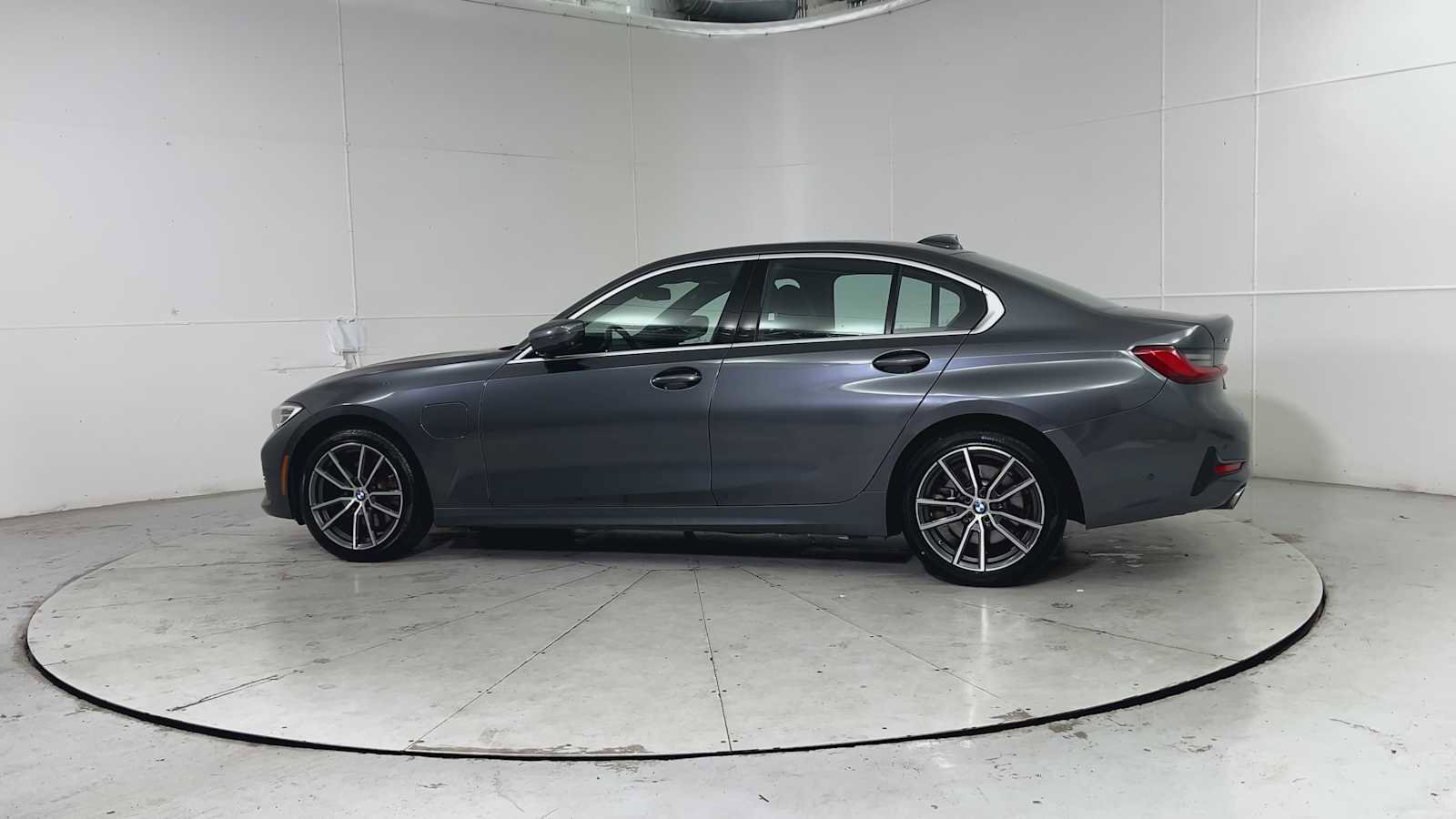 Used 2021 BMW 330e xDrive w/ Premium Package image 4