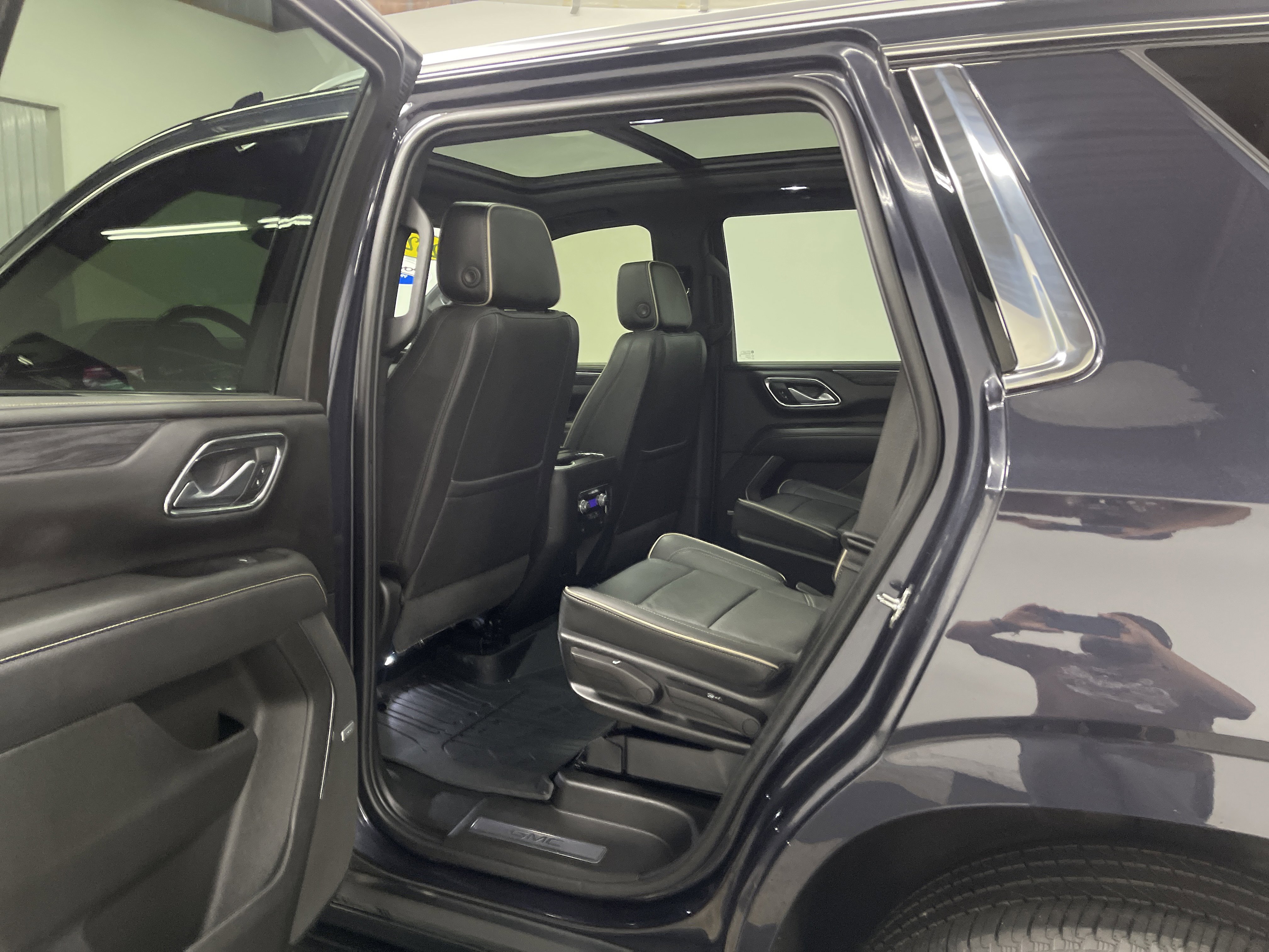 Used 2023 GMC Yukon SLT image 13