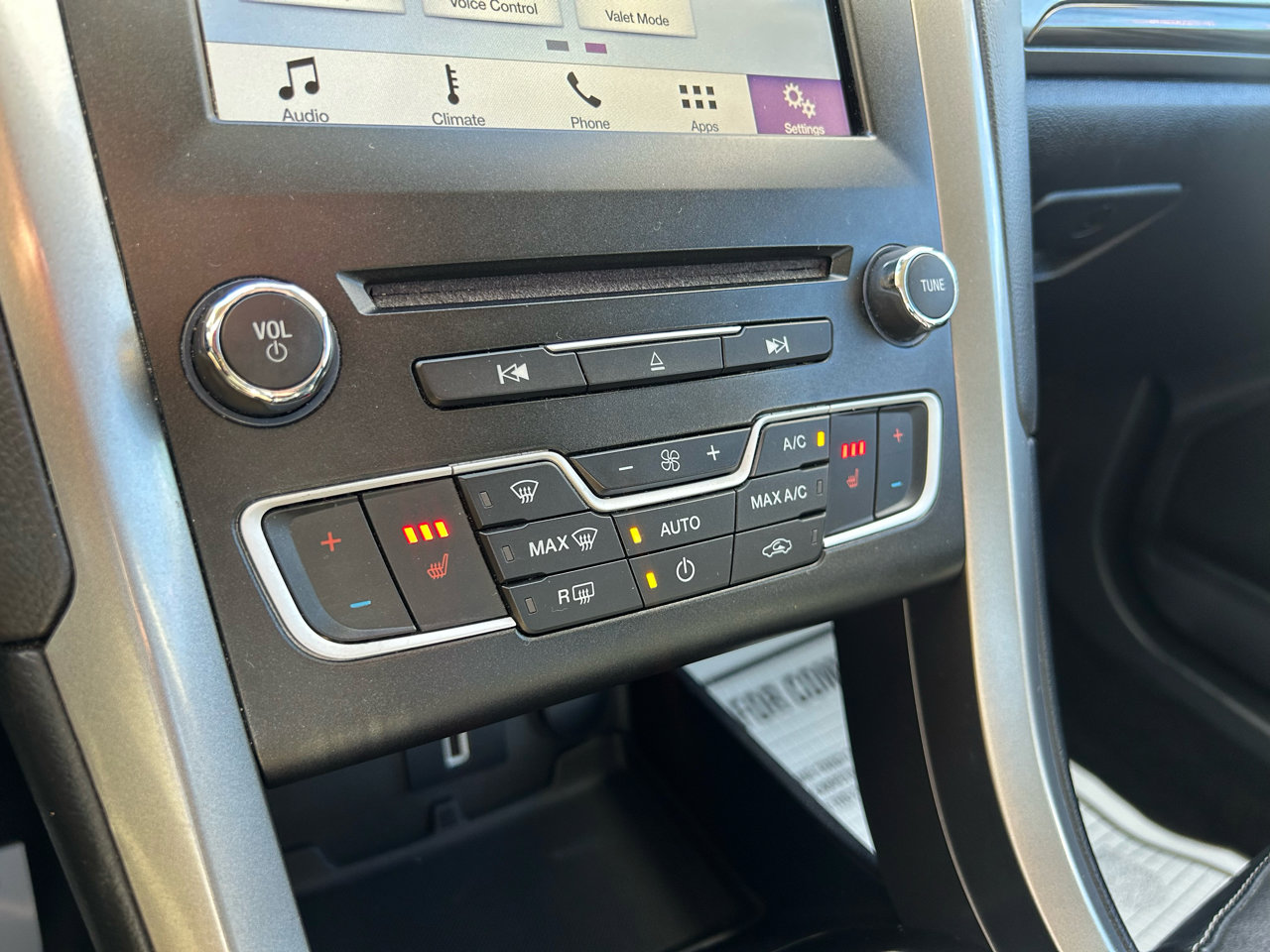 Used 2018 Ford Fusion SE w/ Equipment Group 602A image 23