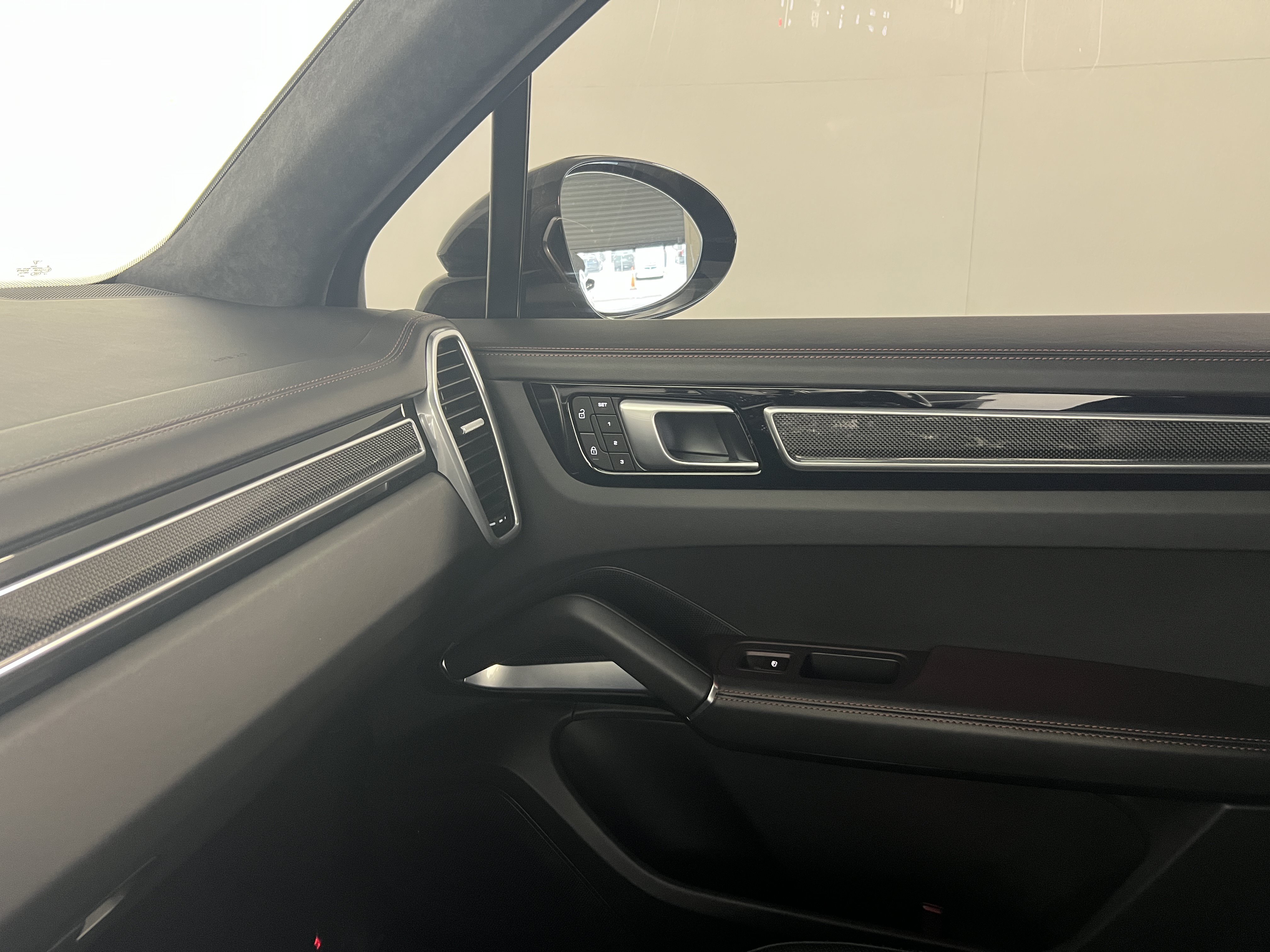 Certified 2023 Porsche Cayenne Turbo AWD/4WD image 14