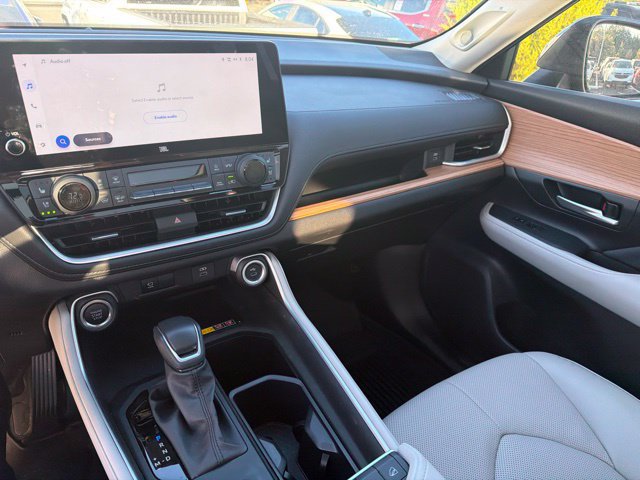 Used 2025 Toyota Grand Highlander AWD image 16