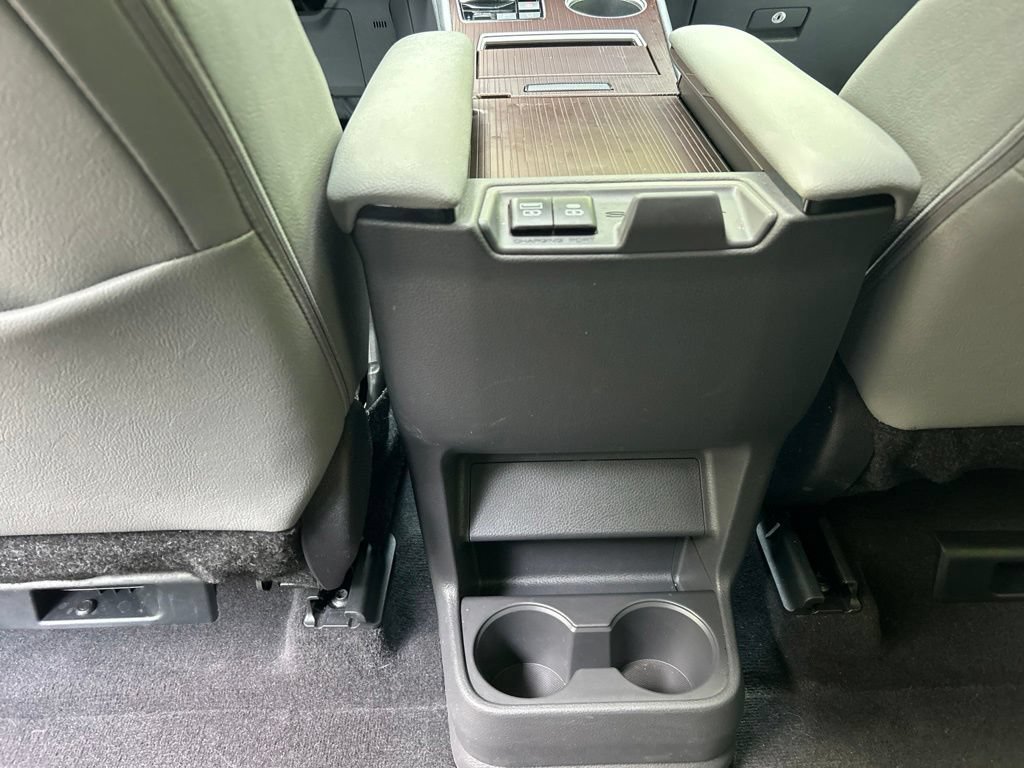 Used 2024 Toyota Sienna XLE FWD image 28