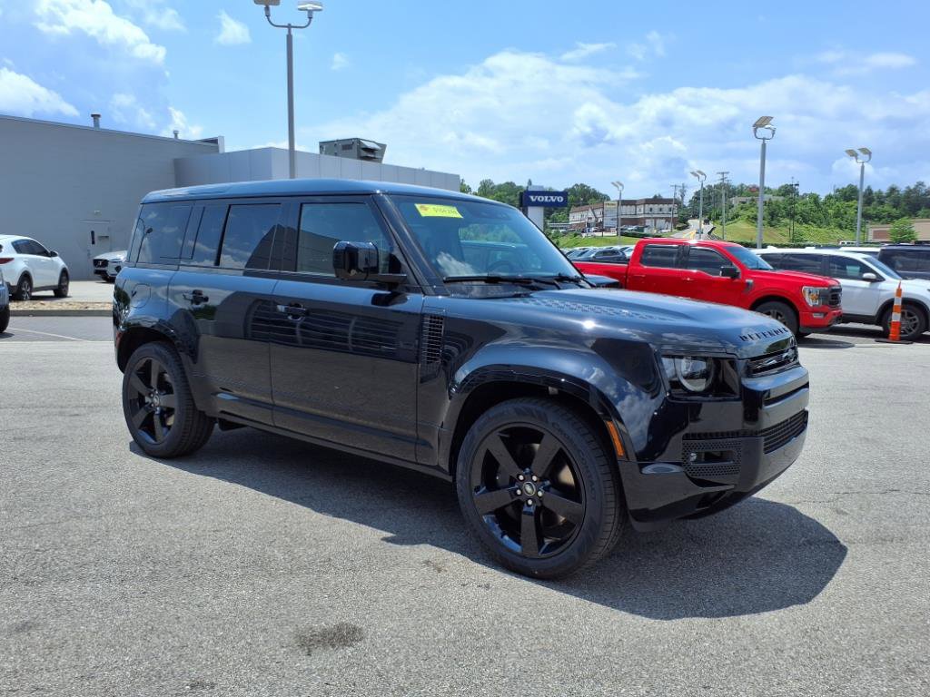 Certified 2025 Land Rover Defender 110 X-Dynamic SE image 18