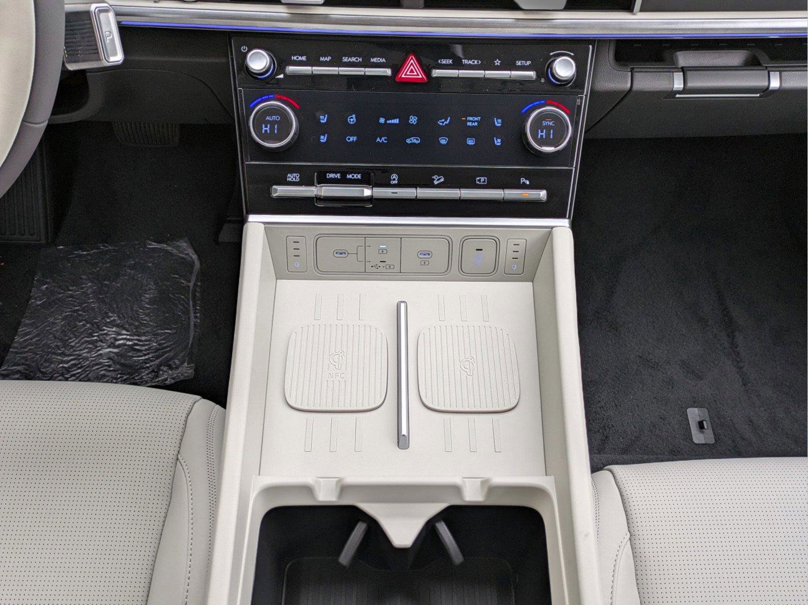 Used 2025 Hyundai Santa Fe Calligraphy image 15