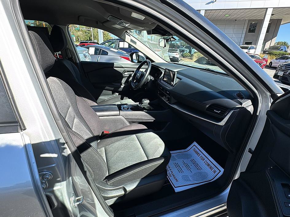Certified 2025 Nissan Rogue SV AWD/4WD image 23