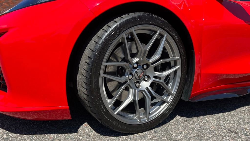 Used 2025 Chevrolet Corvette Z06 RWD image 13