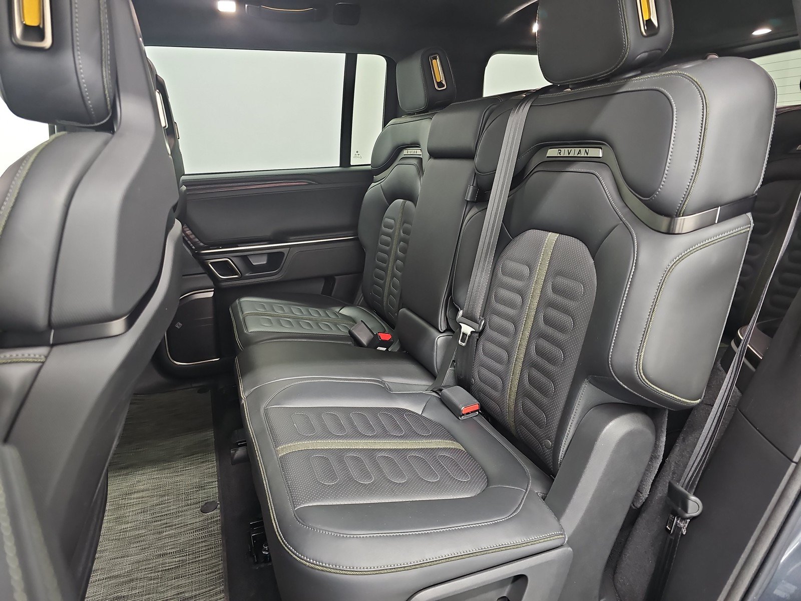 Used 2024 Rivian R1S Adventure AWD/4WD image 21
