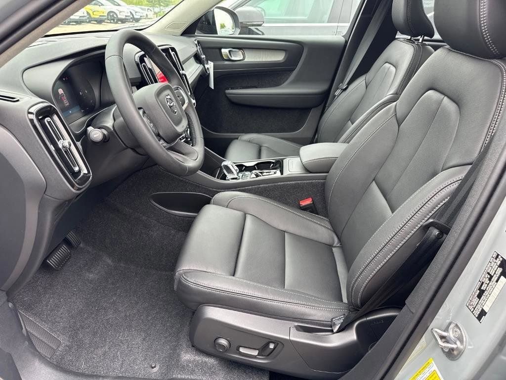 Used 2026 Volvo XC40 B5 Plus w/ Climate Package image 5