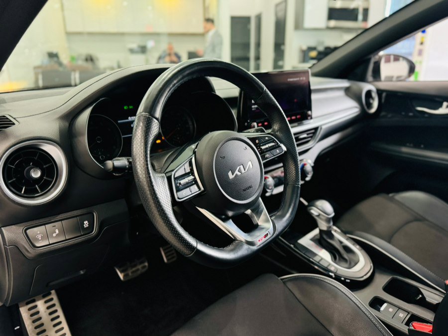 Used 2023 Kia Forte GT-Line w/ GT-Line Premium Package image 13