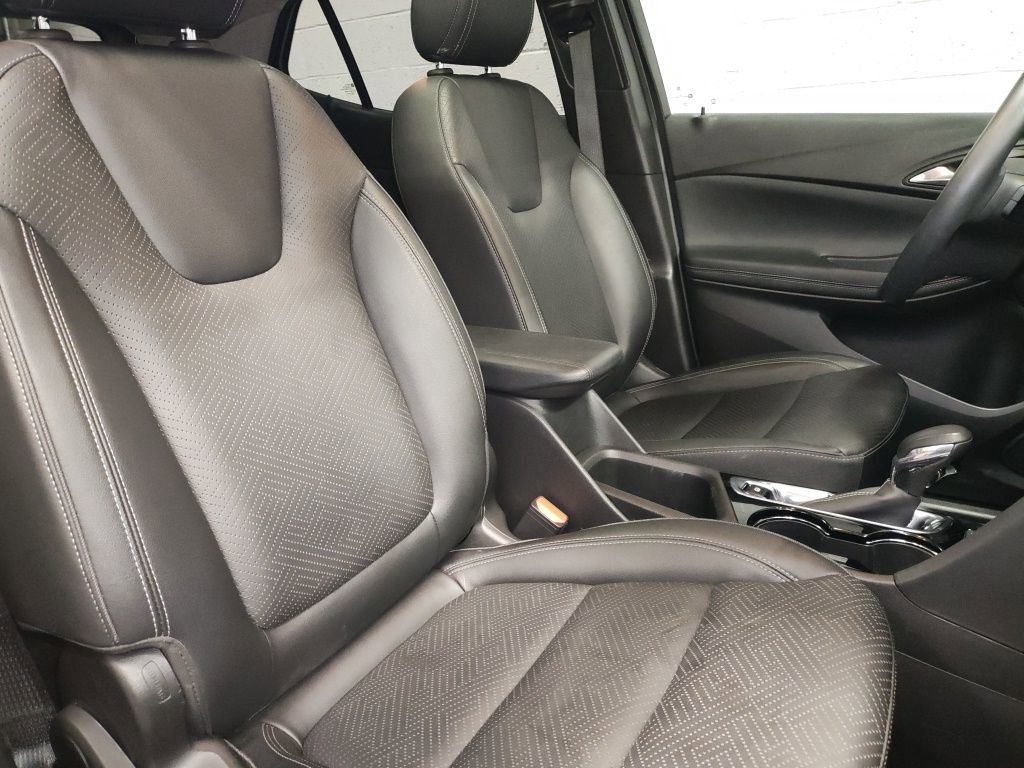 Used 2022 Buick Encore GX Essence w/ Experience Buick Package image 9