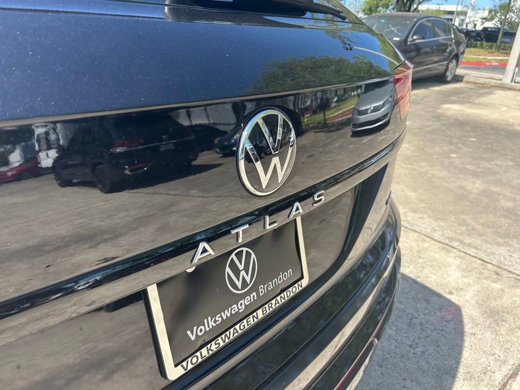 Certified 2023 Volkswagen Atlas Cross Sport SEL R-Line AWD/4WD image 32