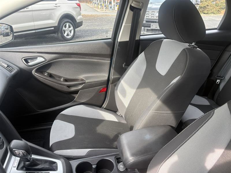 Used 2014 Ford Focus SE w/ SE Sport Package image 8