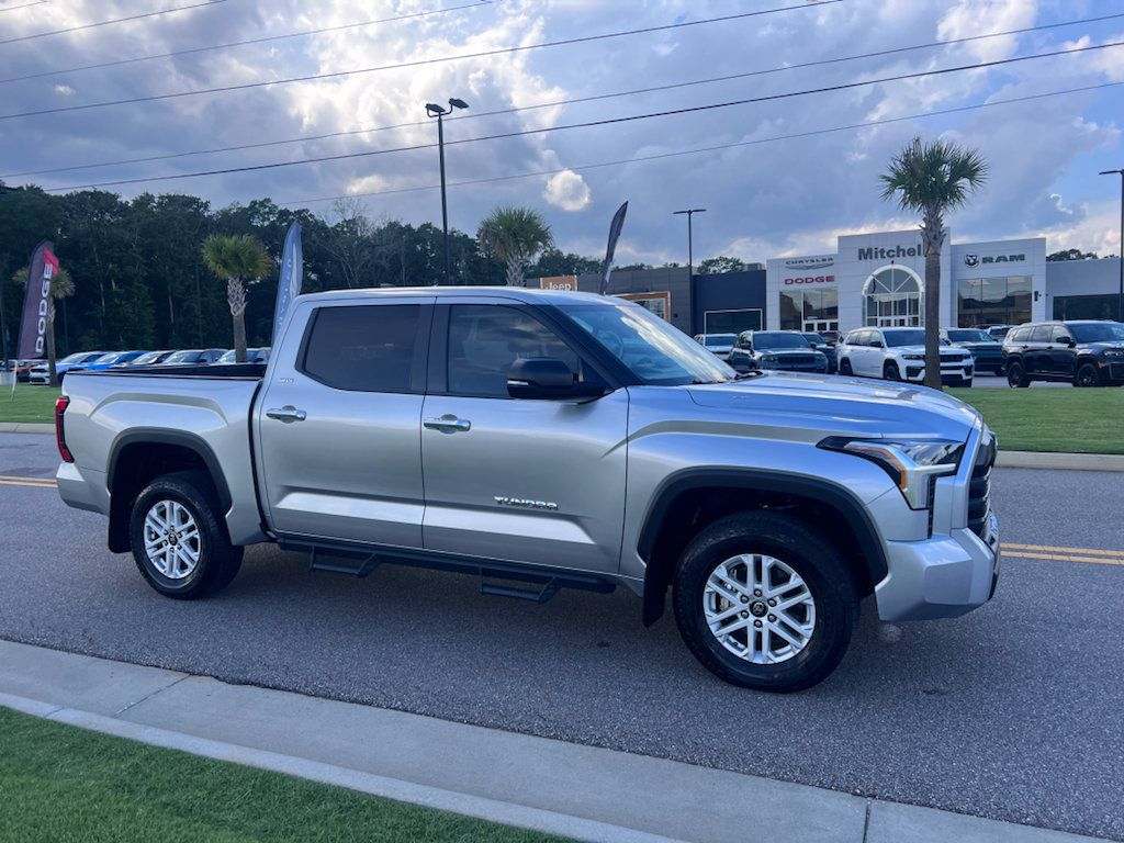 Used 2025 Toyota Tundra SR5 w/ SR5 Convenience Package AWD/4WD image 4