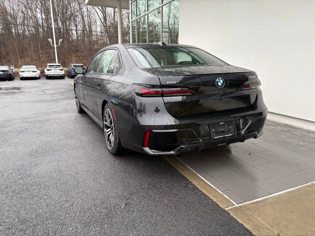 New 2026 BMW 750e xDrive w/ Premium Package image 3